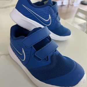Boys Nike Star Runner Sneakers 10C ( Brand New)